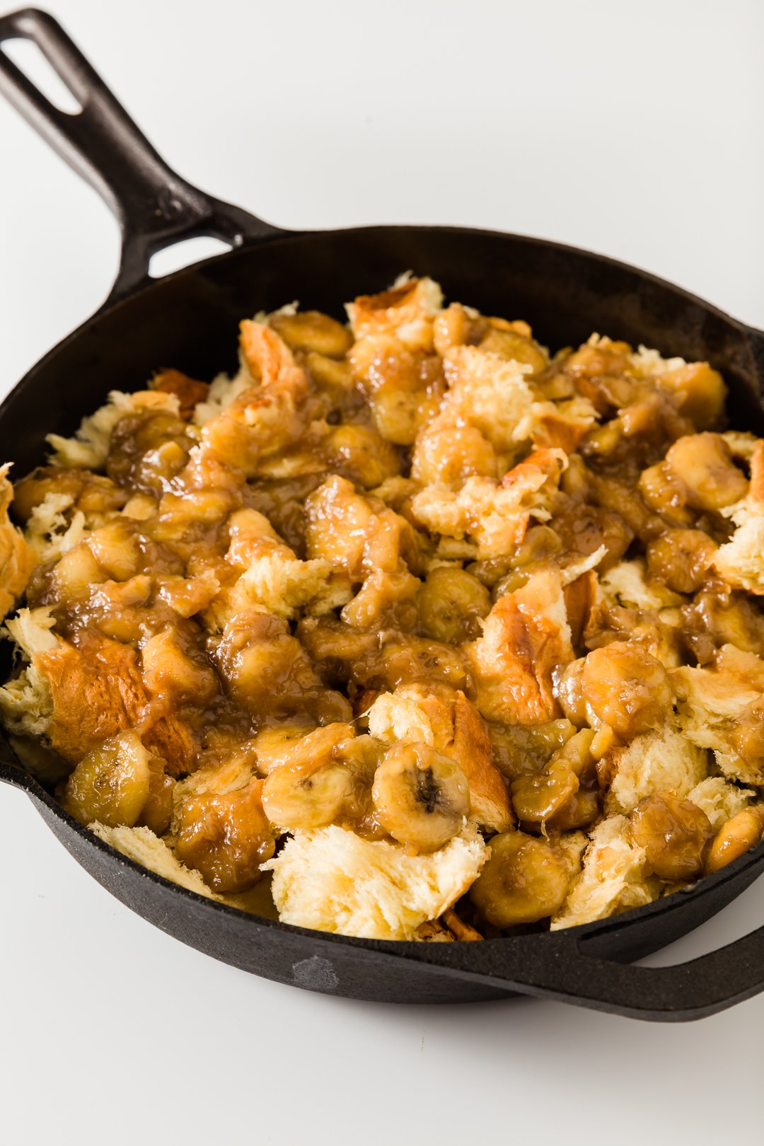 Bananas on brioche in a cast iron skillet