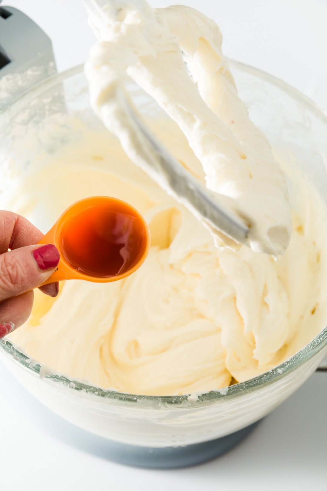 Adding vanilla extract to cream cheese frosting