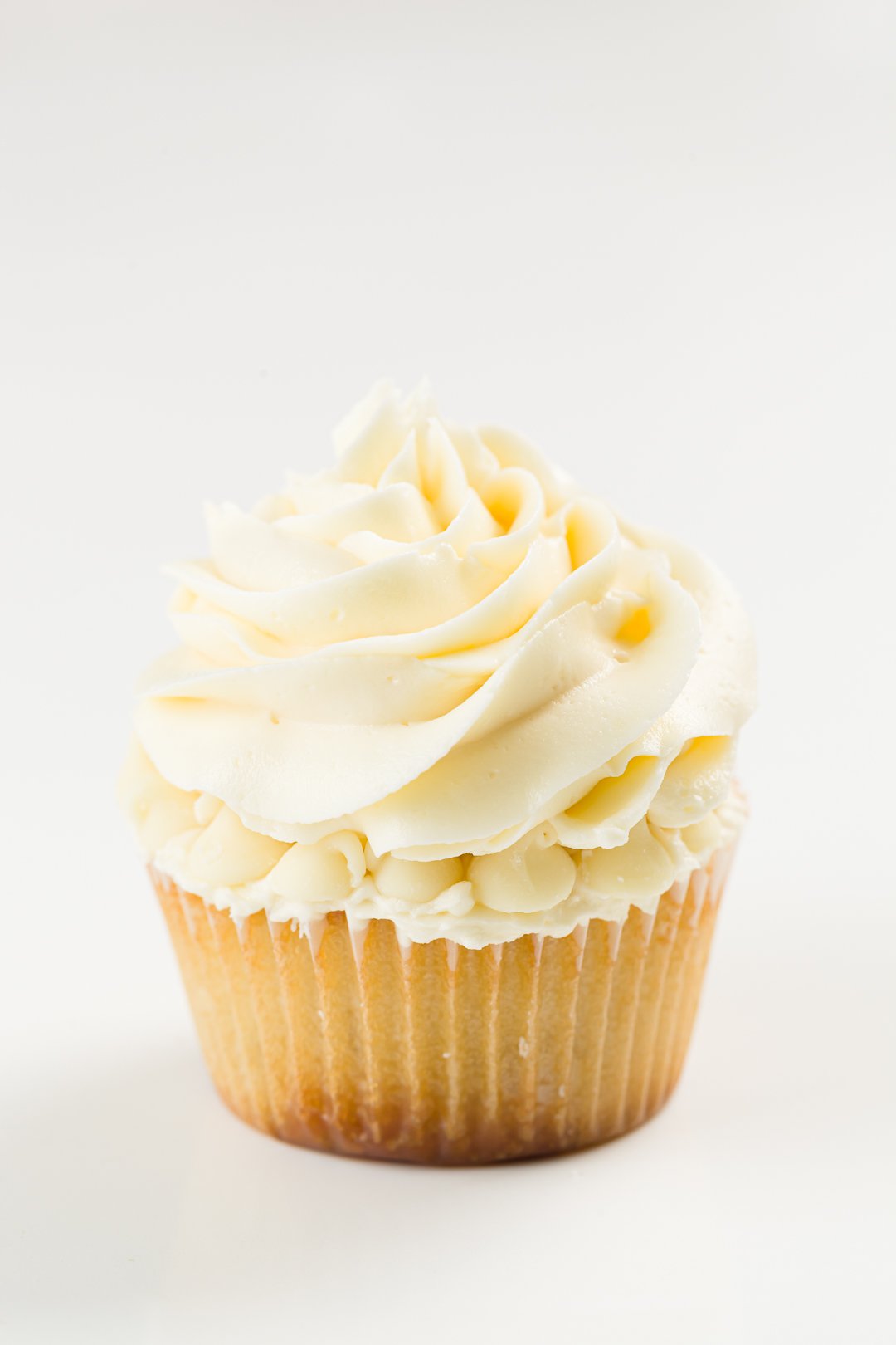 white chocolate buttercream on white chocolate cupcakes